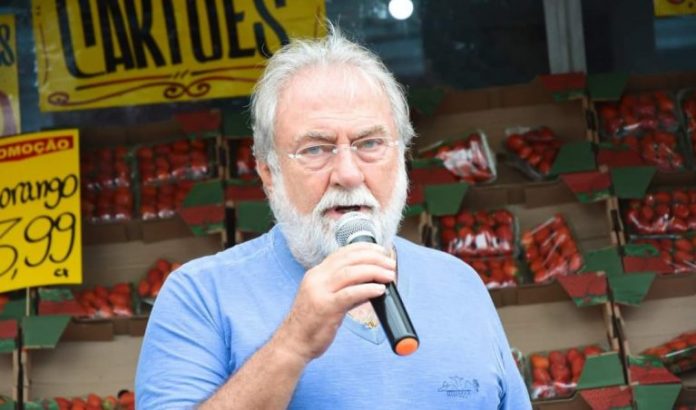 Ex-presidente da Beija-Flor e prefeito de cidade do Rio morre por covid-19
