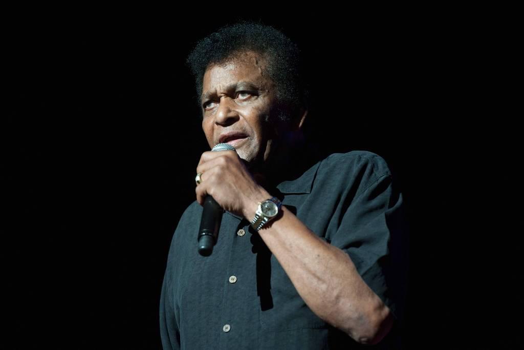 Ícone da música country morre aos 86 anos de Covid-19