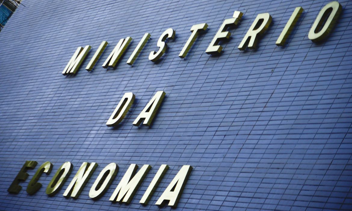 Governo Federal propõe meta de déficit primário de R$ 247 bi para 2021