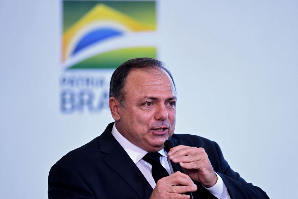 Termo de responsabilidade será usado para vacinação emergencial, diz ministro