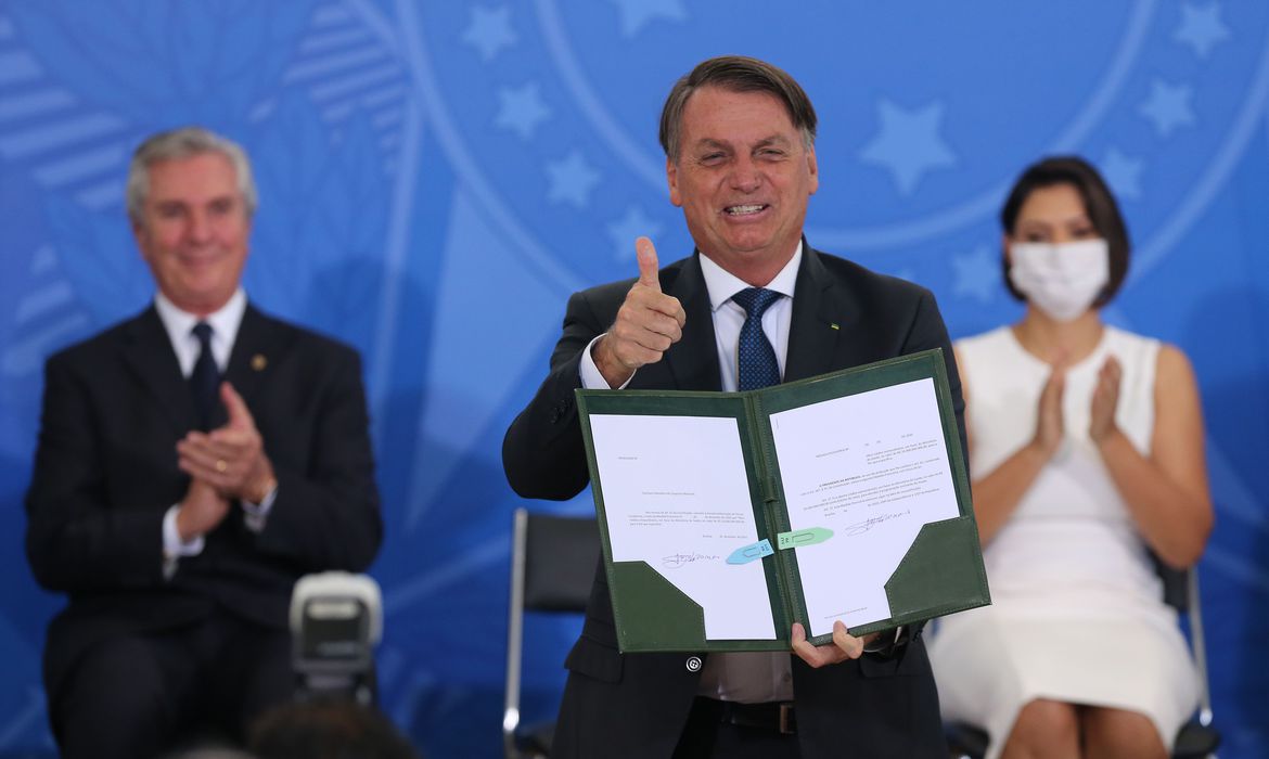 Governo Federal destina R$ 20 bilhões para vacinação contra covid-19
