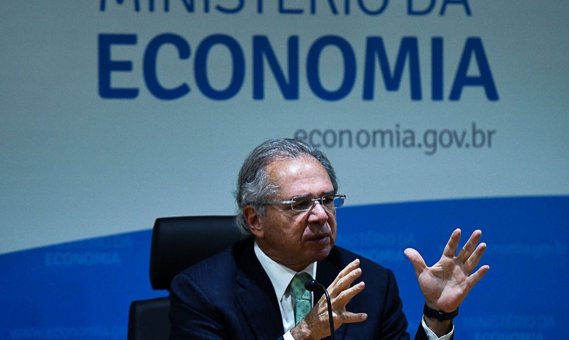 Reforma tributária pode esperar novo presidente da Câmara, diz Guedes