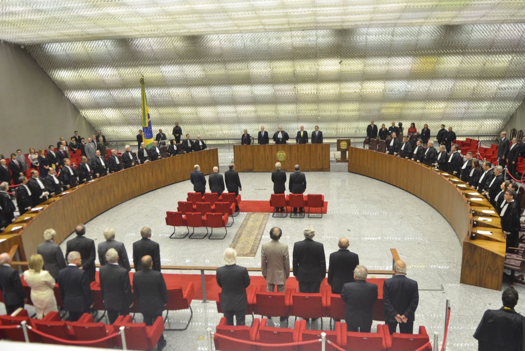 STJ pede reserva de vacinas contra covid-19 para funcionários da corte