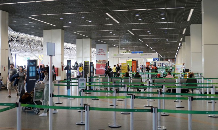 Novas regras para quem entra no Brasil por via aérea começam a valer no dia 30