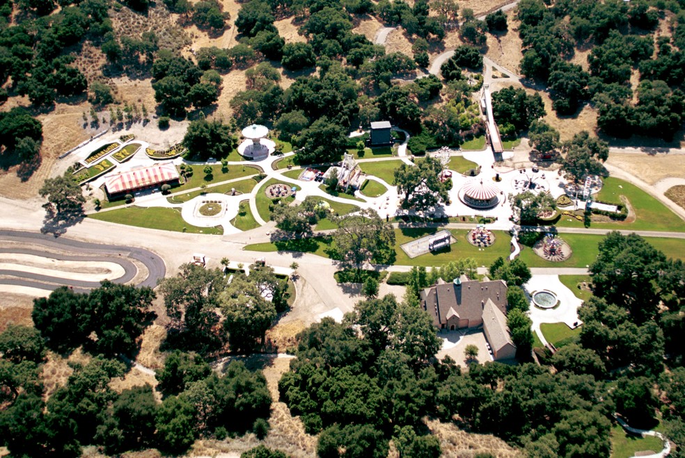 Rancho Neverland, de Michael Jackson, é vendido com desconto de US$ 78 milhões