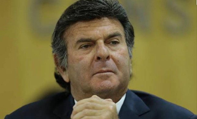 Fux exonera secretário que pediu à Fiocruz reserva de vacinas para o STF