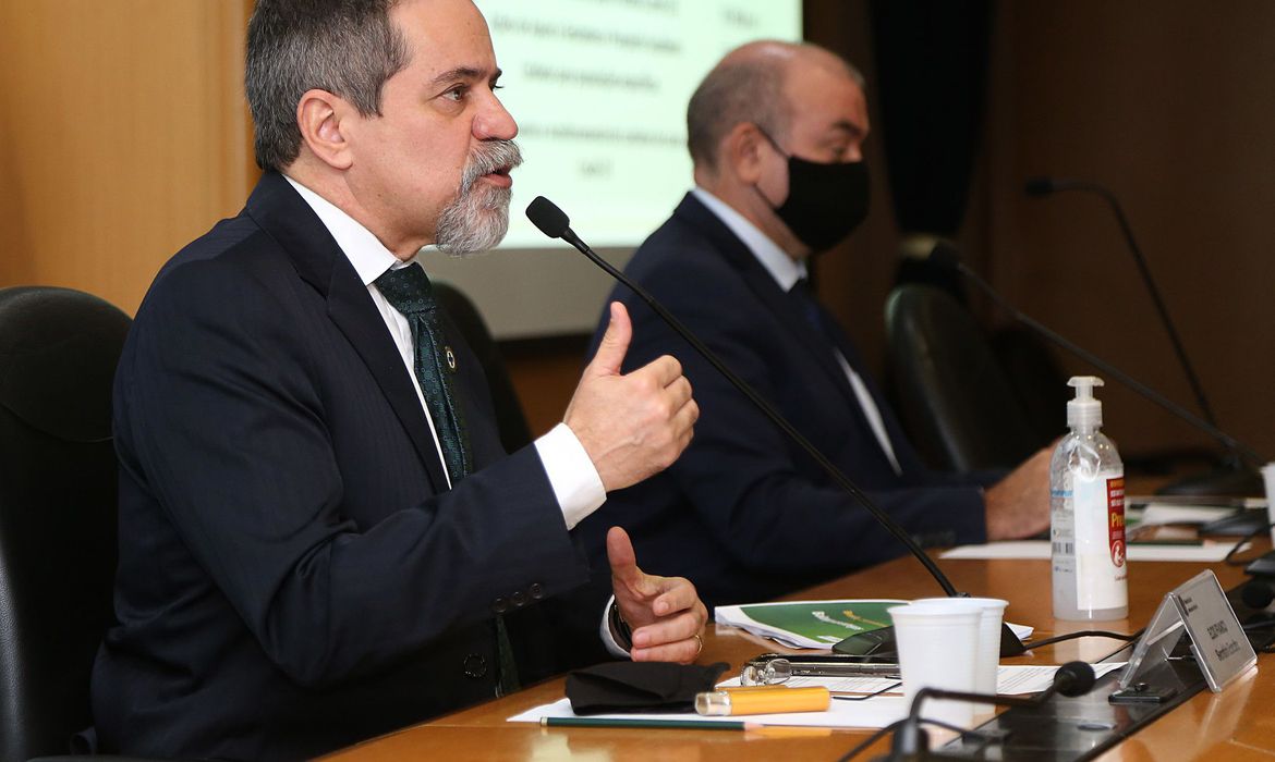 Covid: Vacinação poderá começar já em Janeiro, diz Ministério da Saúde