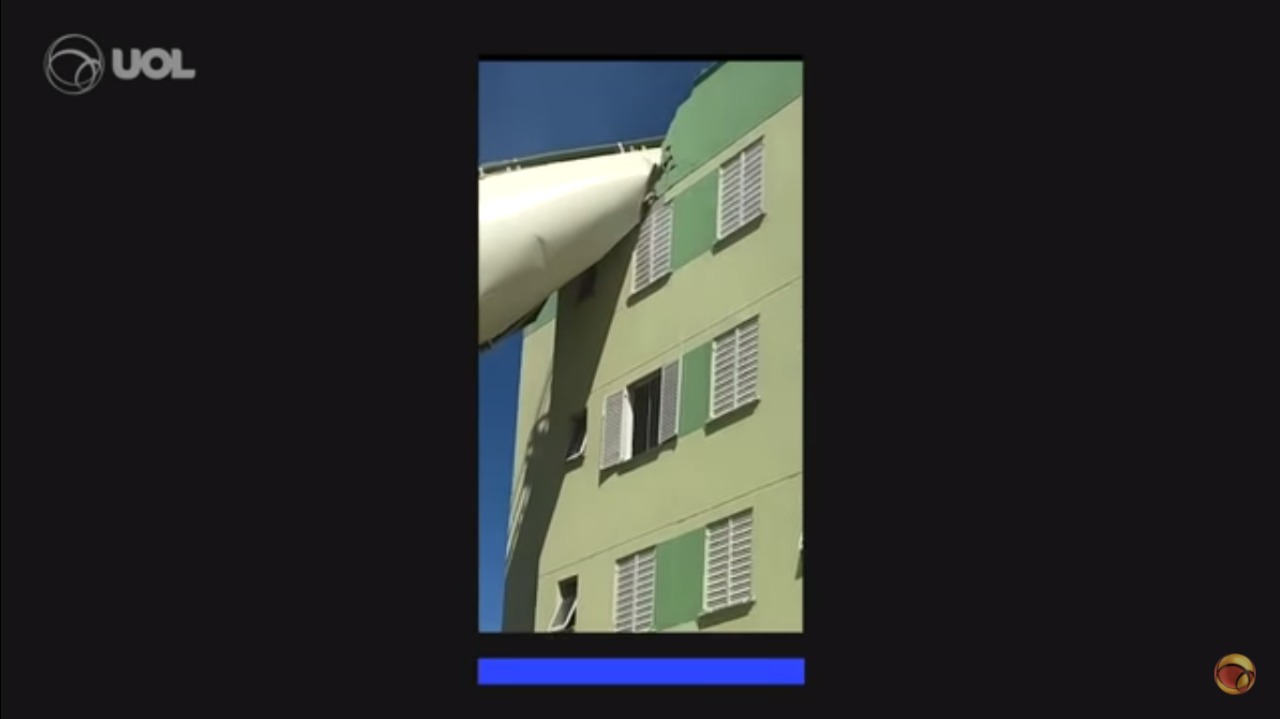 VÍDEO: Caixas d'água caem sobre condomínio do Minha Casa Minha Vida