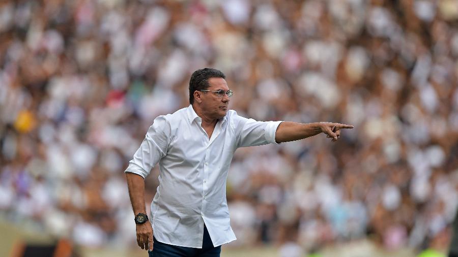 Vasco anuncia novo técnico; escolhido abre mão de salário