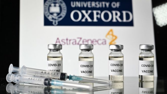 Vacinas de Oxford devem chegar da Índia este mês, diz governo federal
