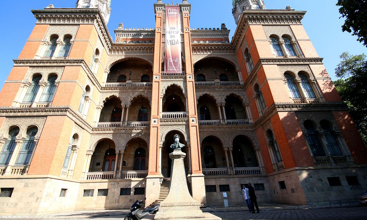 Fiocruz: Pedido de uso emergencial da vacina de Oxford deve ser feito na sexta