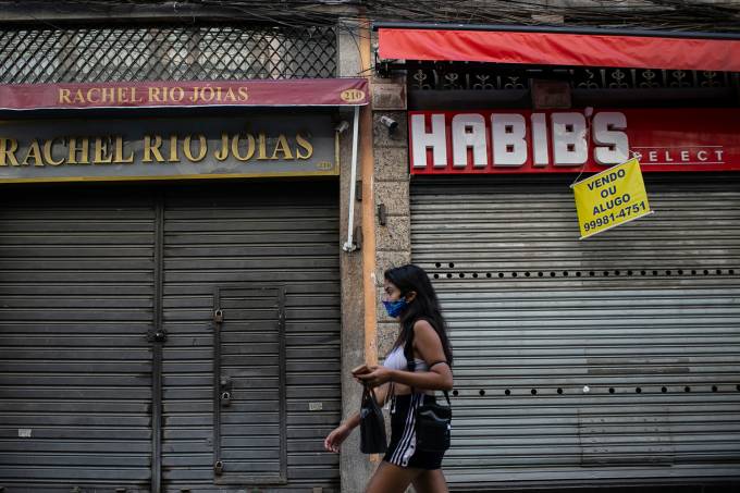 Apesar das praias cheias no fim do ano, Brasil tem isolamento acima de 50%