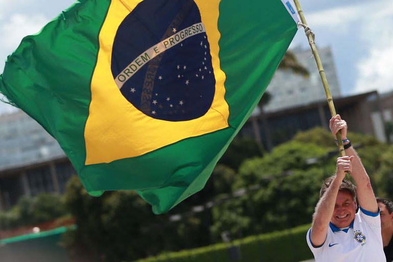 Presidente assina decreto reabrindo crédito para compra de vacinas