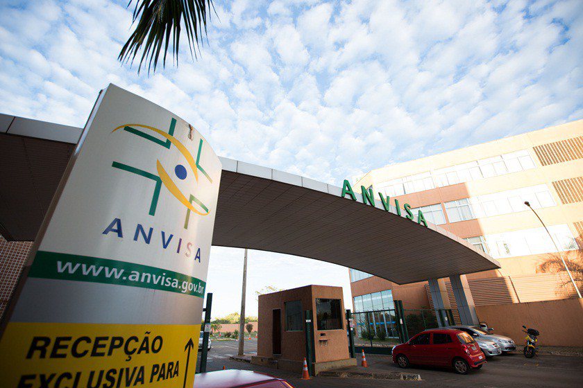 Anvisa deverá definir decisão sobre uso de vacinas no domingo