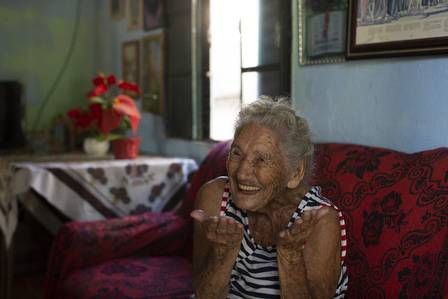 Idosa de 108 anos abre mão da Coronavac: "Deixo para quem pode viver mais"