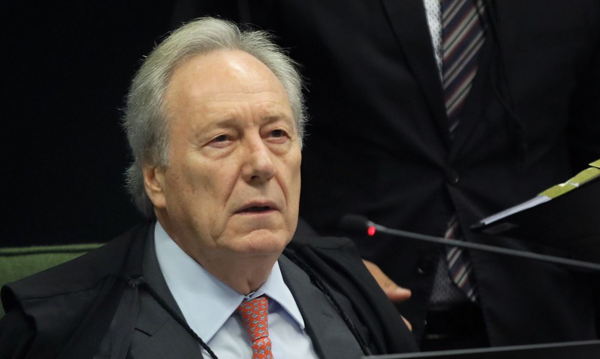 STF nega decisão liminar para afastar Pazuello da Saúde