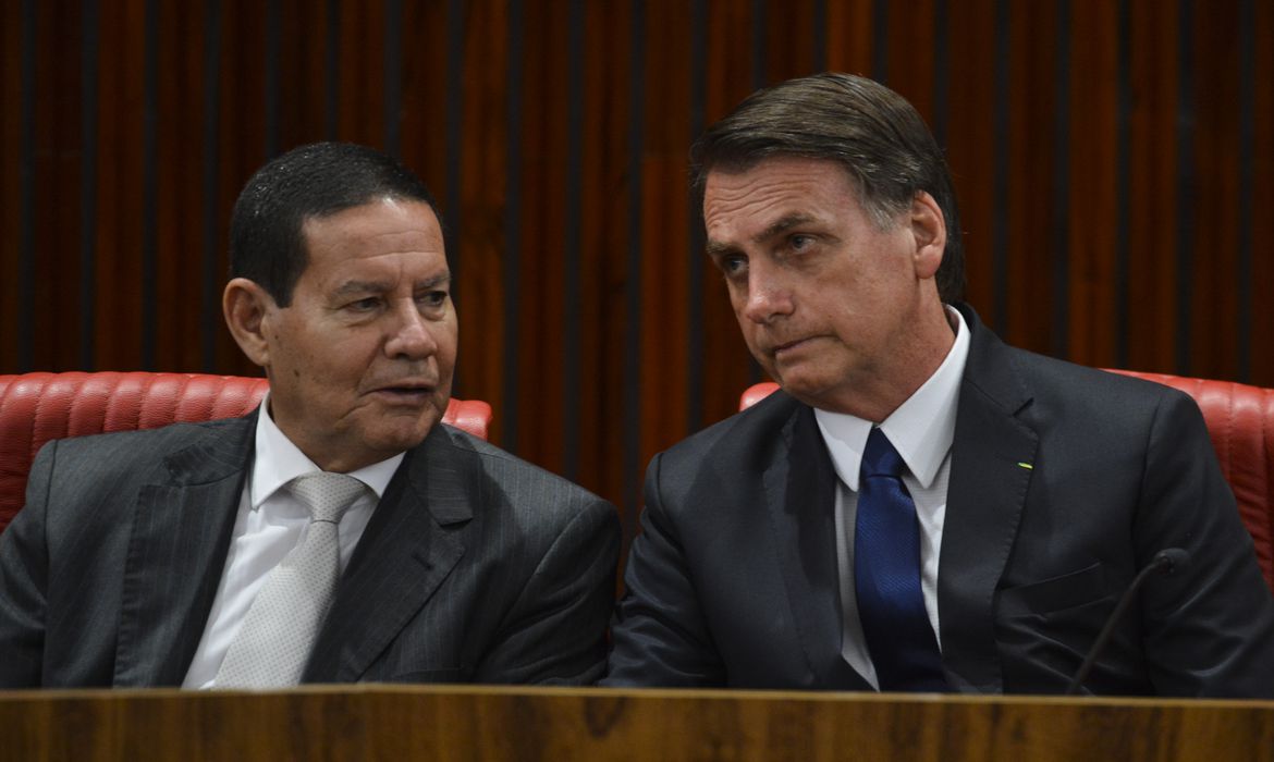 Bolsonaro elogia Ernesto, chama Mourão de ‘palpiteiro’ e sugere que se candidate