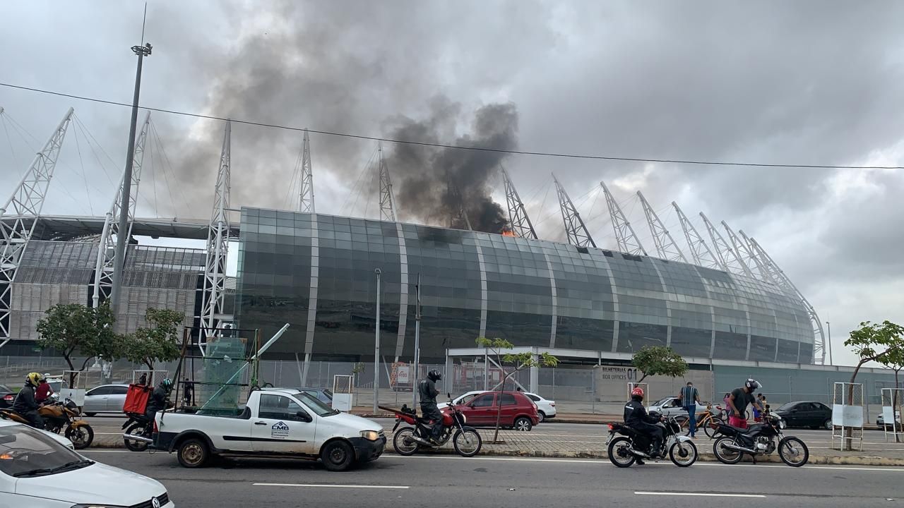 Incêndio atinge Arena Castelão, em Fortaleza