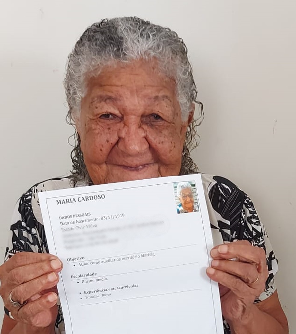 Idosa de 101 anos entrega currículo em empresa e caso viraliza