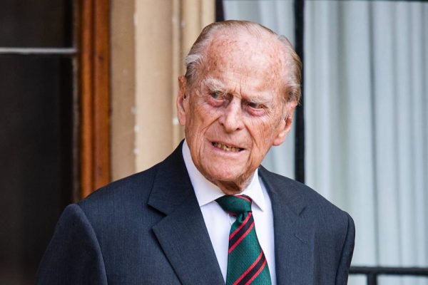 Príncipe Philip, marido da Rainha Elizabeth II, é internado em Londres