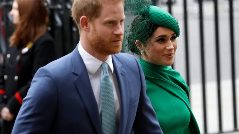 Príncipe Harry e Meghan Markle não voltarão para família real e devolvem títulos