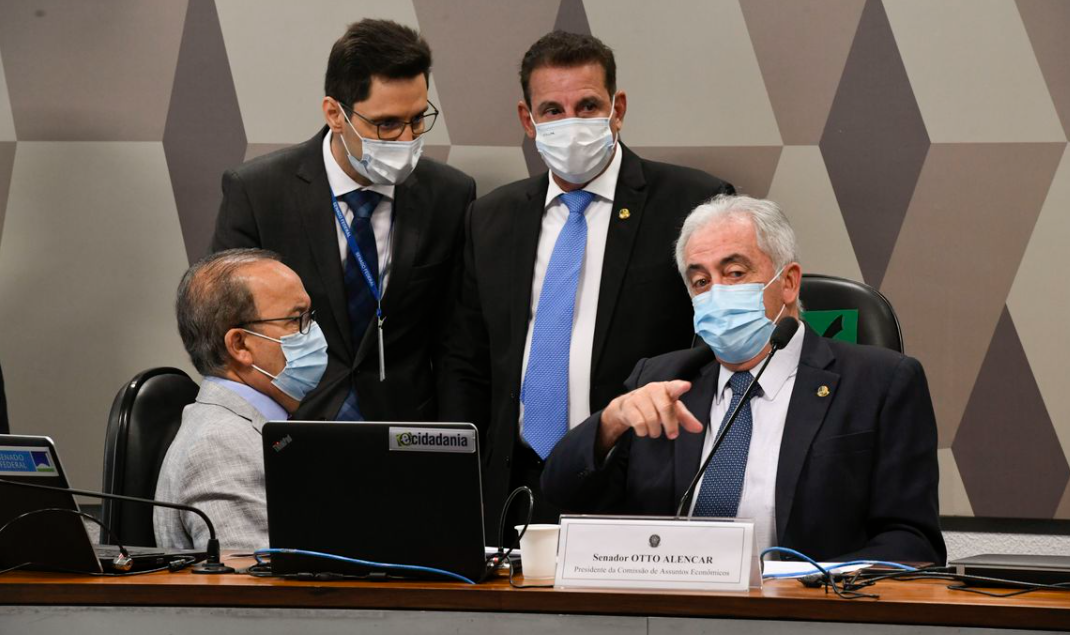 Senadores querem ouvir Cade sobre suposto cartel de combustíveis