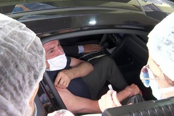 Ex-presidente Michel Temer é vacinado em São Paulo