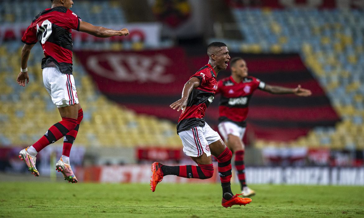 VÍDEO: Com time alternativo, Flamengo vence Nova Iguaçu com golaço no fim