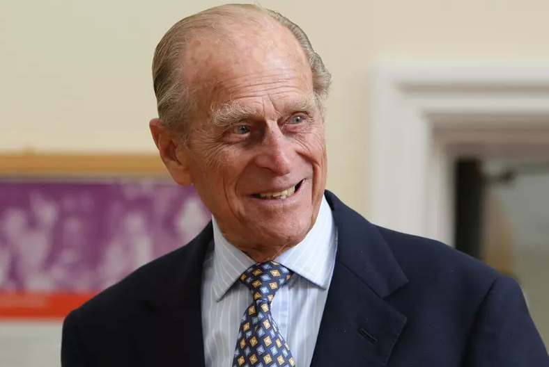 Príncipe Philip, marido da Rainha Elizabeth II, passa por cirurgia cardíaca