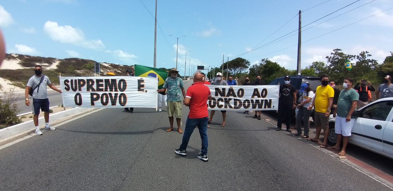 VÍDEO: Trabalhadores fecham ponte contra medidas de isolamento em Natal