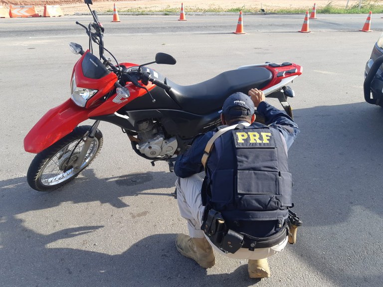 PRF prende homem com motocicleta roubada na Grande Natal