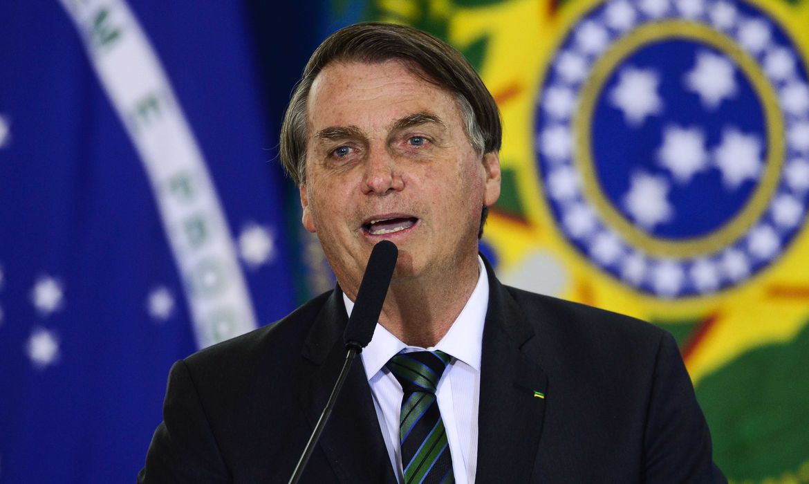 CNN: Pesquisa mostra Bolsonaro em 1º, dez pontos à frente de Lula