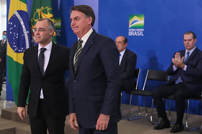 Bolsonaro revela a aliados quem indicará para nova vaga no STF; confira