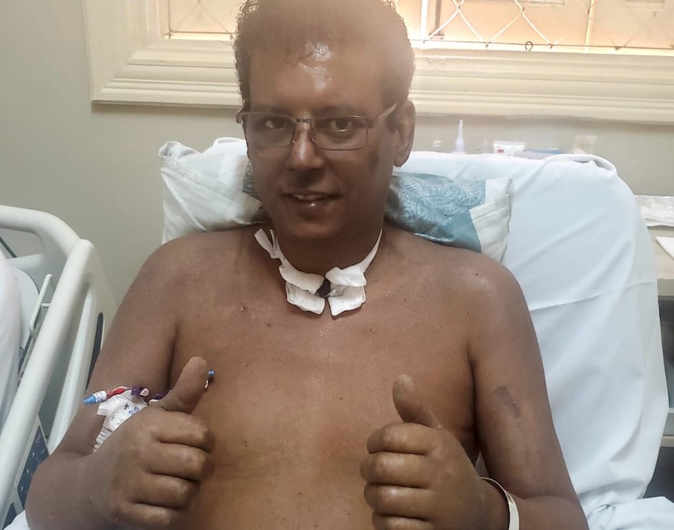 Homem vence Covid após 42 dias em coma e acerta na loteria: 'Voltando a sorrir'