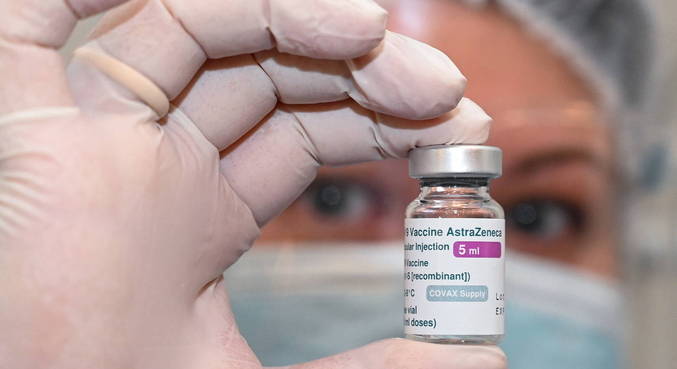 Agência europeia diz não haver indício de elo entre coágulos e vacina de Oxford