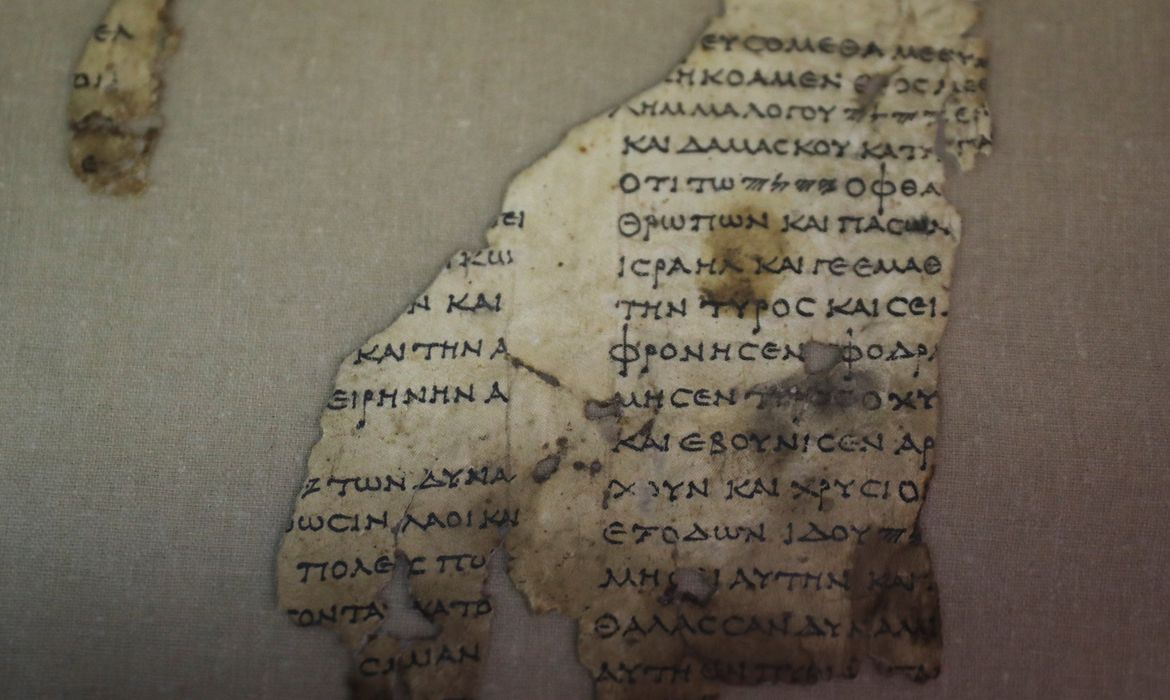Pergaminho bíblico mais antigo do mundo é descoberto no Deserto da Judeia