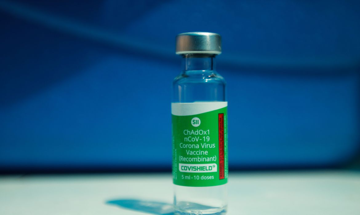 Anvisa recomenda continuidade do uso da vacina de Oxford contra covid-19