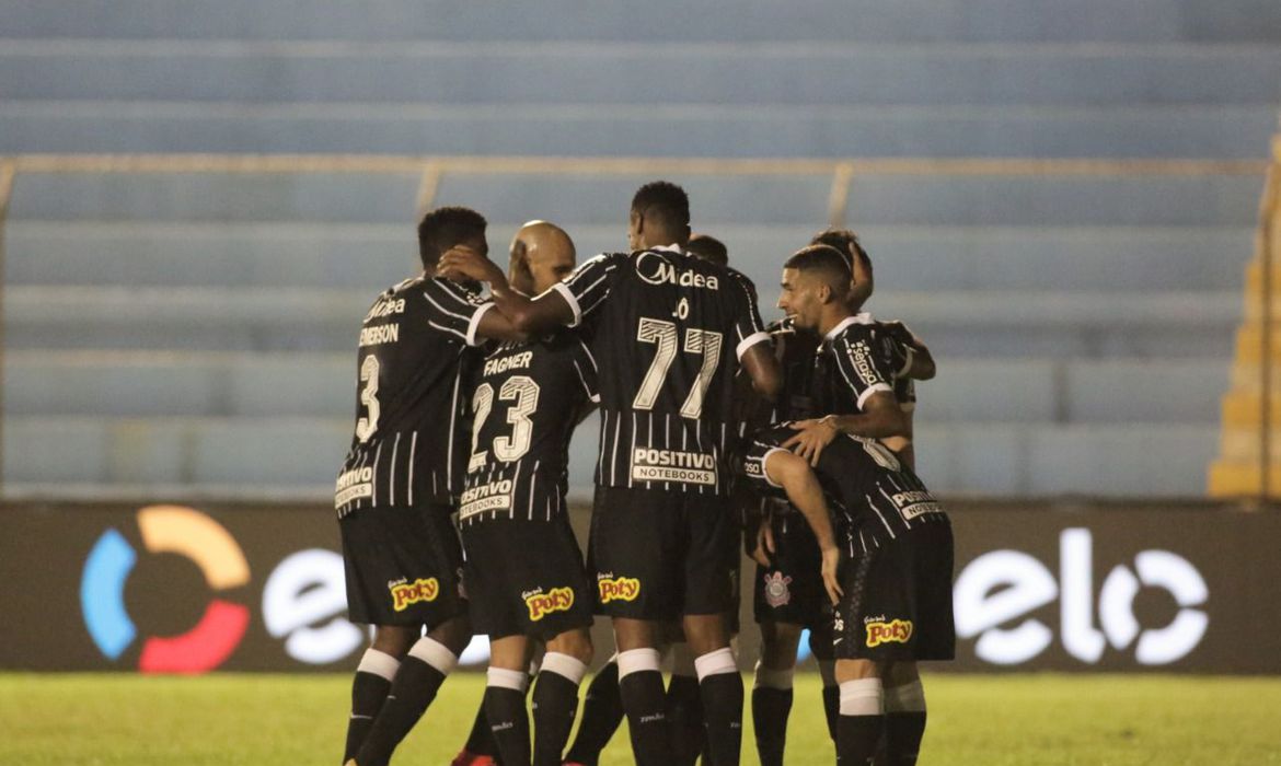 Corinthians derrota Salgueiro por 3 a 0 e avança na Copa do Brasil