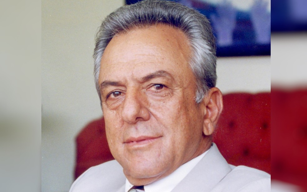 Covid: ex-governador morre durante transferência após esperar 3 dias por UTI