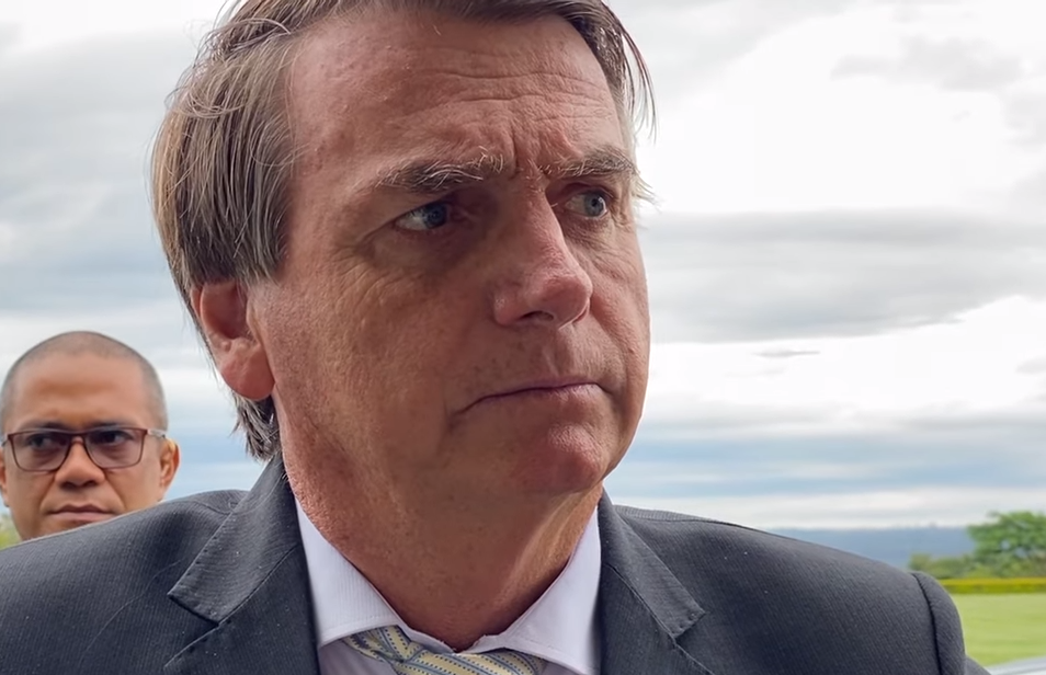 Pandemia virou uma guerra contra o presidente, afirma Bolsonaro