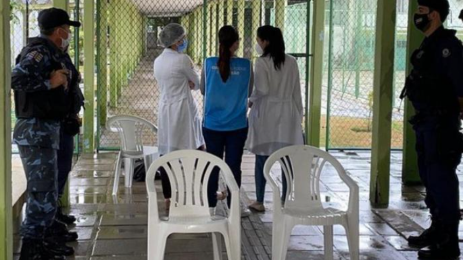 Idoso de 70 anos morre na fila da vacina contra a covid
