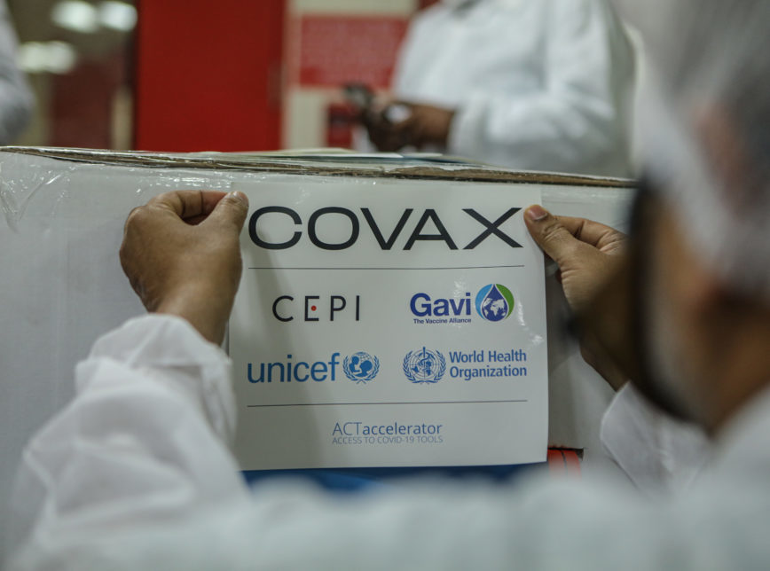 Brasil recebe 1º lote de vacinas da Covax Facility neste domingo