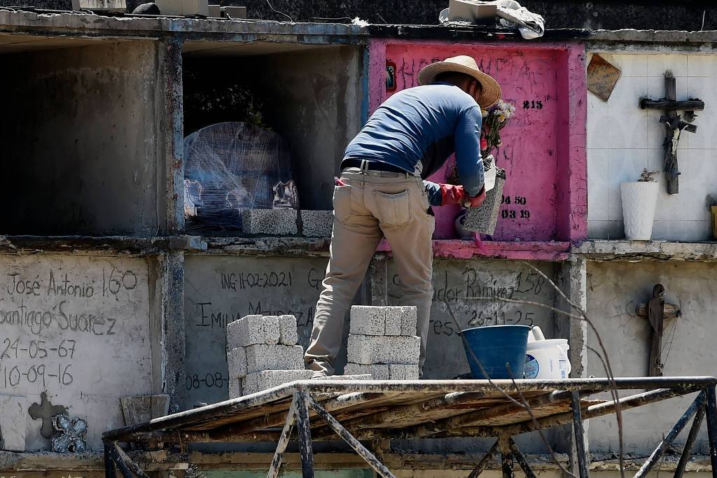 México pode ter 60% mais mortes por covid-19 do que o confirmado, diz governo