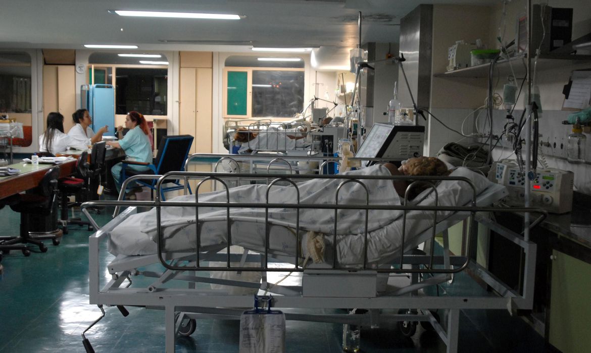 Com 3.668 mortes por Covid em 24h, Brasil volta a bater pior marca da pandemia