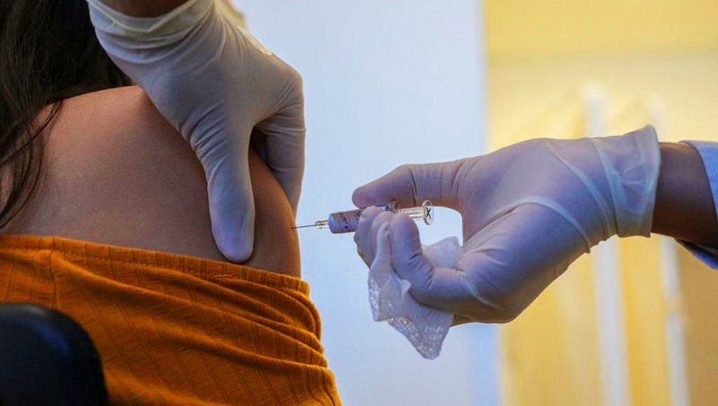 Governo do RN sanciona lei que pune fura-filas da vacinação; veja multa