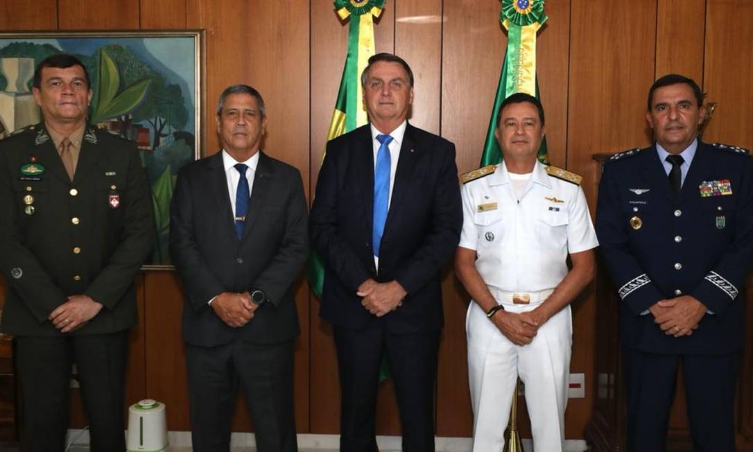 Bolsonaro define novos chefes das Forças Armadas