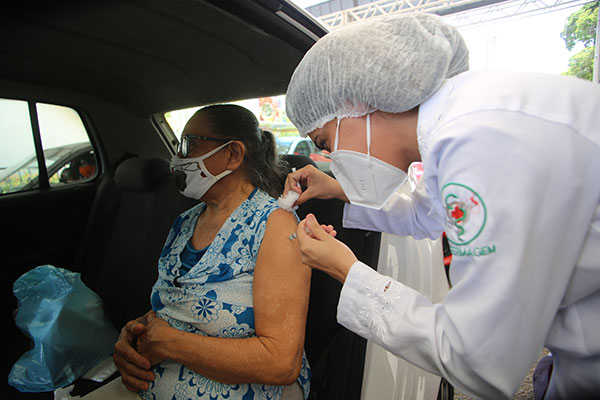 Natal inicia vacinação dos idosos a partir de 68 anos nesta sexta