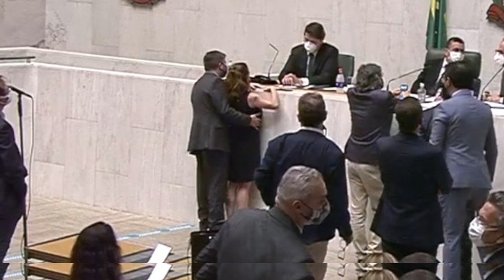 Assembleia de SP afasta parlamentar que apalpou colega durante sessão