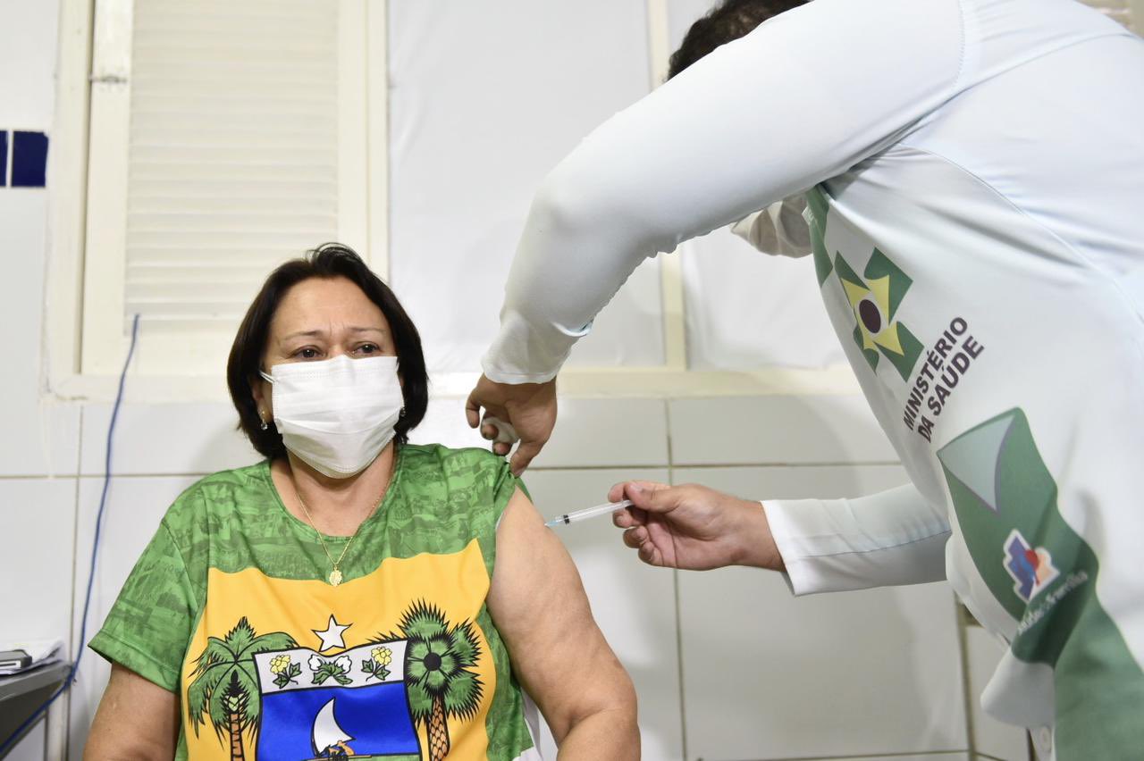 VÍDEO: Governadora Fátima toma 1ª  dose da vacina contra Covid-19