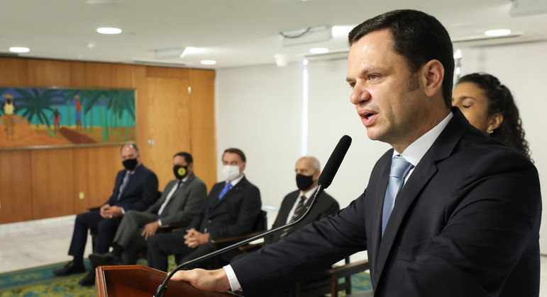 Ministro da Justiça comunica troca no comando da Polícia Federal